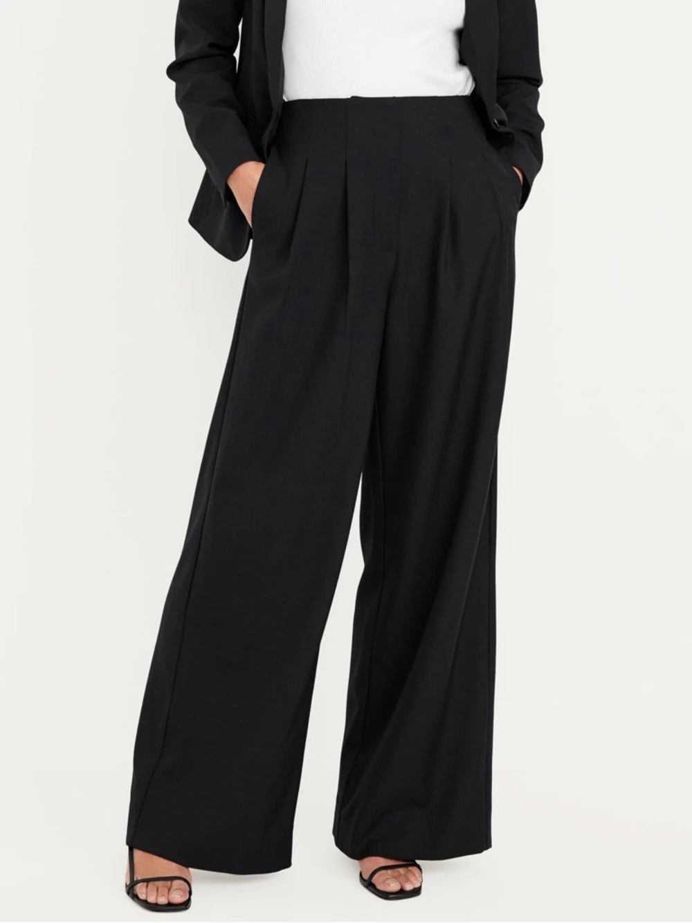 Old Navy Extra High-Waisted Super Wide-Leg Pants in Blackjack